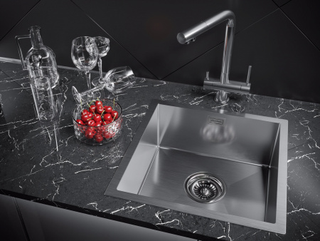 Смеситель для кухни Paulmark SKALEN Sk213020-SS, нержавеющая сталь