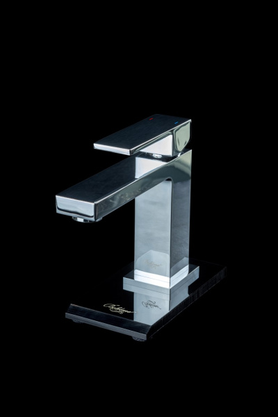 Cмеситель для раковины Boheme Qubic Chrome 471-CR