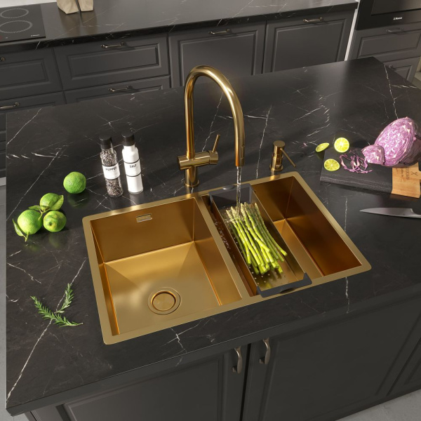 Смеситель Reflexion Lago RX9904GD для кухни с вытяжным изливом, брашированное золото