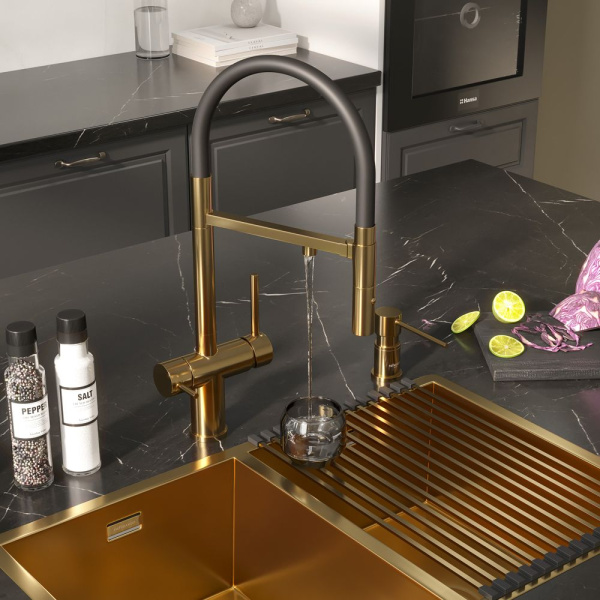 Смеситель Reflexion Lago RX9901GD для кухни с гибким изливом и подключением к фильтру, брашированное золото