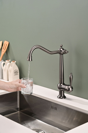 Смеситель для кухни Paulmark RETRO Re213226-GM, вороненая сталь