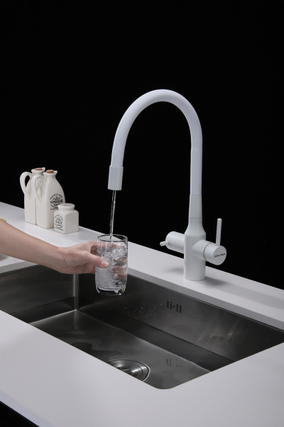 Смеситель для кухни Paulmark SALIX Sa213419-431, белый матовый