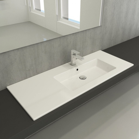 Умывальник Bocchi Milano 1365-001-0126 120 см (полка справа)