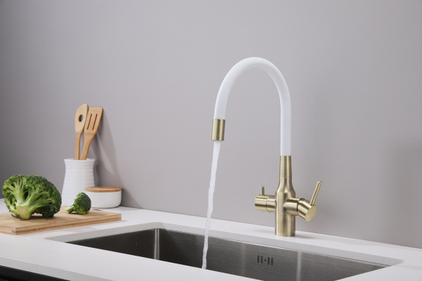 Смеситель для кухни Paulmark SALIX Sa213419-BRw, бронза/белый