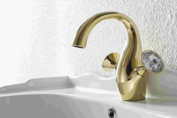 Смеситель для раковины Bravat Swan F14287G-ENG, золото