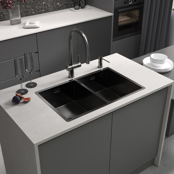 Смеситель Reflexion Lago RX9904BL для кухни с вытяжным изливом, оружейная сталь