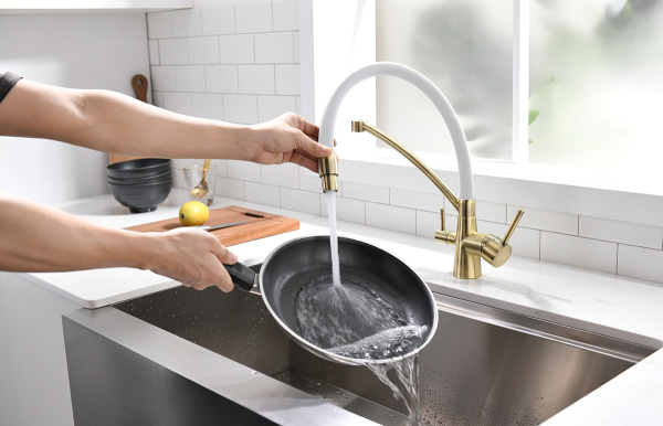 Смеситель для кухни Paulmark SIЕGEN Si213111-BRw, бронза/белый