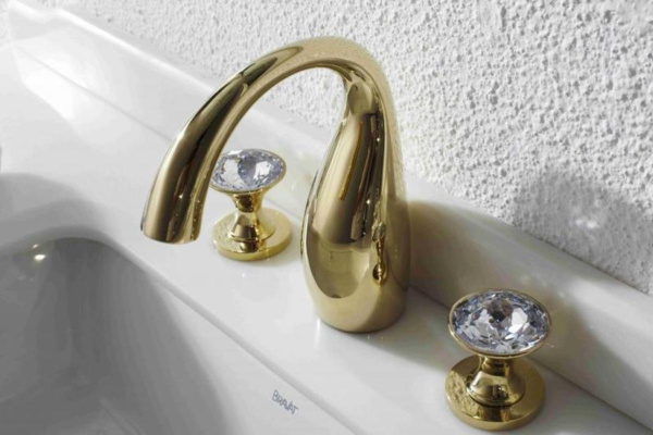 Смеситель для раковины на 3 отверстия Bravat Swan F24287G-ENG, золото