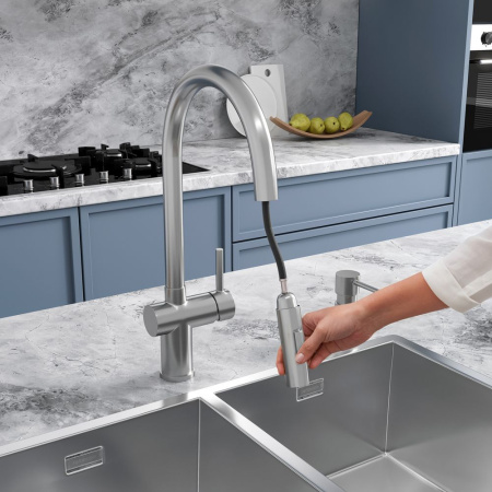 Смеситель Reflexion Lago RX9904SS для кухни с вытяжным изливом, полированная сталь