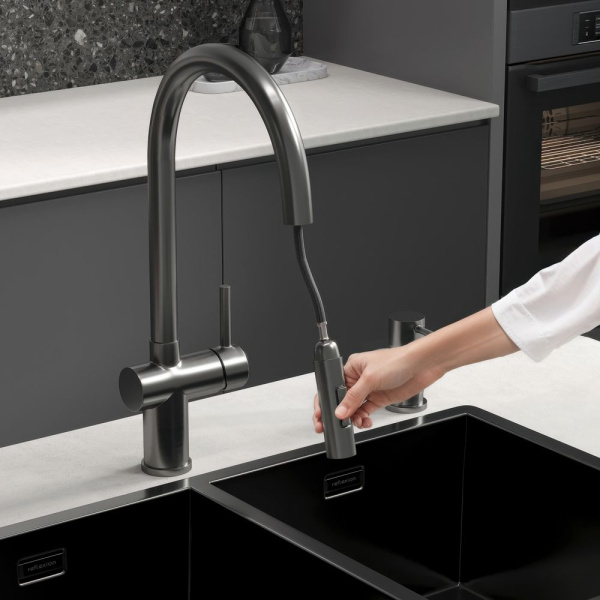 Смеситель Reflexion Lago RX9904BL для кухни с вытяжным изливом, оружейная сталь