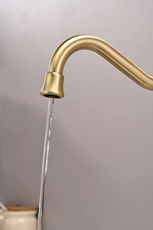 Смеситель для кухни Paulmark RETRO Re213226-BR, бронза