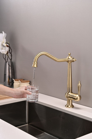 Смеситель для кухни Paulmark RETRO Re213226-BR, бронза